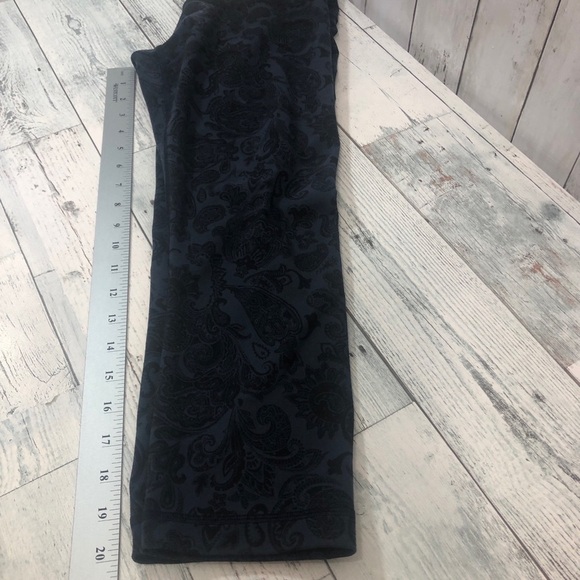 Lululemon Damask Print Crop Leggings 4 (?) - Picture 6 of 8